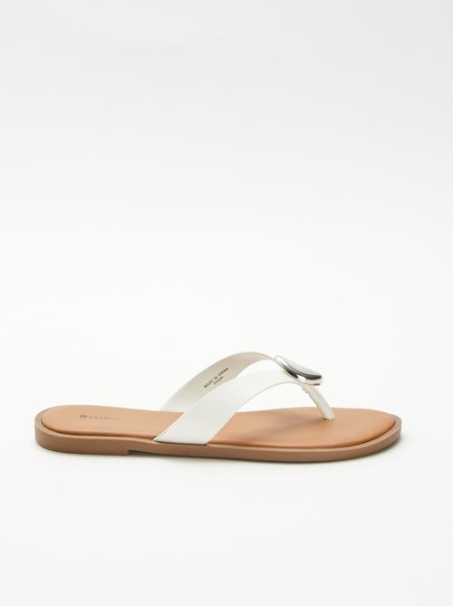 Zehenstegsandalen aus Kunstleder mit Metalldetail - Kiabi