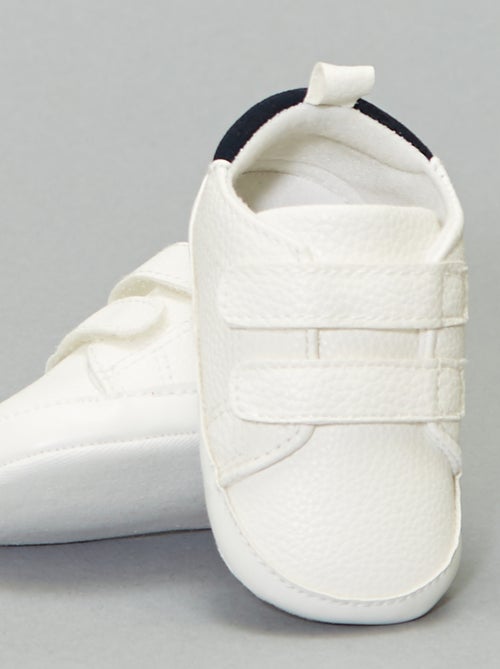 Zweifarbige Sneakers mit Klettverschluss - Kiabi